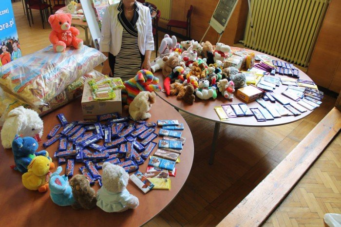 prezenty-dla-chorych-dzieci-od-uczniow-ekonoma-foto-video-58251