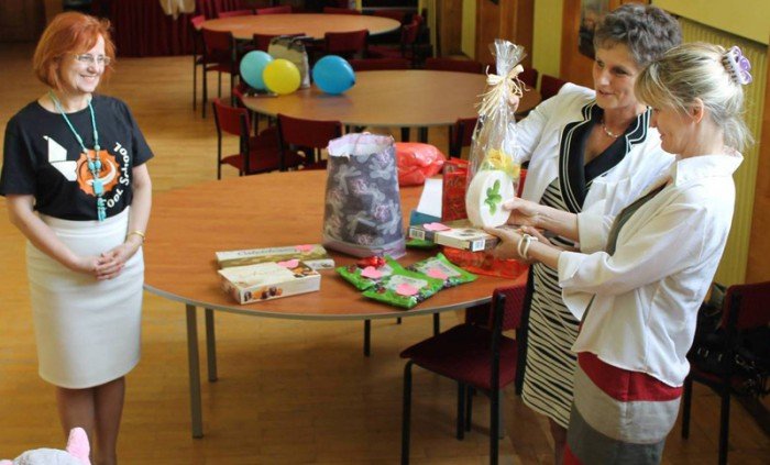 prezenty-dla-chorych-dzieci-od-uczniow-ekonoma-foto-video-58251