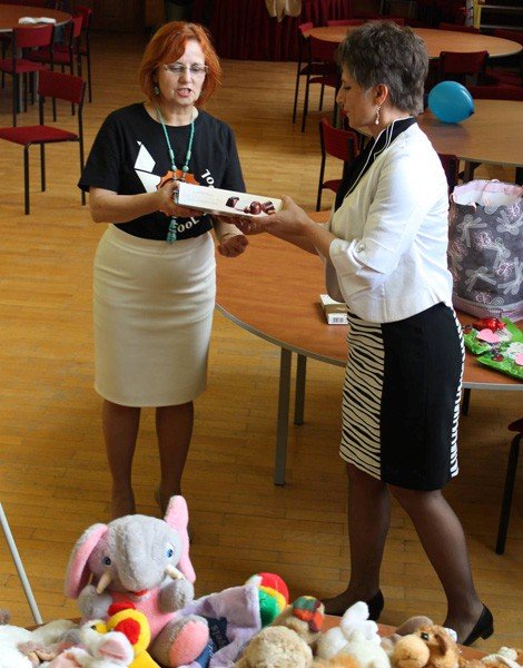 prezenty-dla-chorych-dzieci-od-uczniow-ekonoma-foto-video-58251