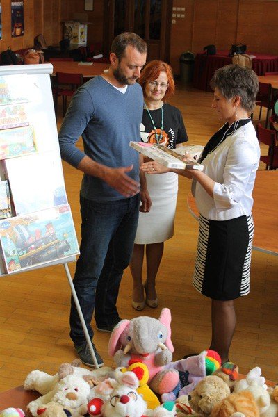 prezenty-dla-chorych-dzieci-od-uczniow-ekonoma-foto-video-58251
