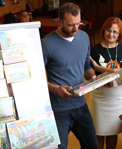 prezenty-dla-chorych-dzieci-od-uczniow-ekonoma-foto-video-58251