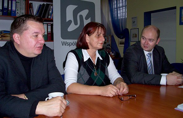 Miłosz Sajnog (po prawej), Anna Ragiel (w środku) i Robert Prystrom podczas czwartkowej konferencji, ostatniej przed wyborami.