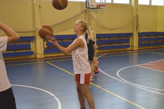 lekcja-wychowania-fizycznego-z-udziaem-koszykarza-foto-58283