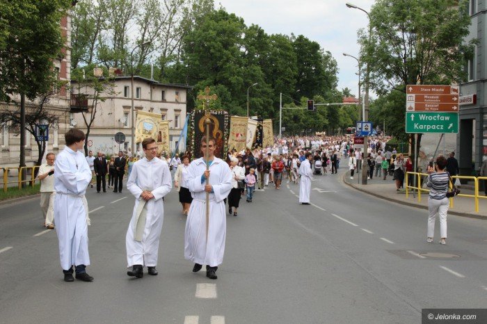 procesja-bozego-ciaa-przesza-ulicami-miasta-foto-video-58285