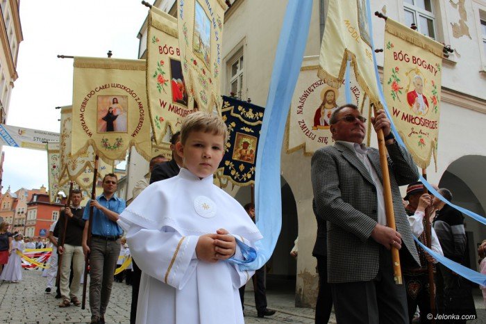 procesja-bozego-ciaa-przesza-ulicami-miasta-foto-video-58285