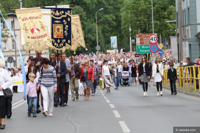 procesja-bozego-ciaa-przesza-ulicami-miasta-foto-video-58285