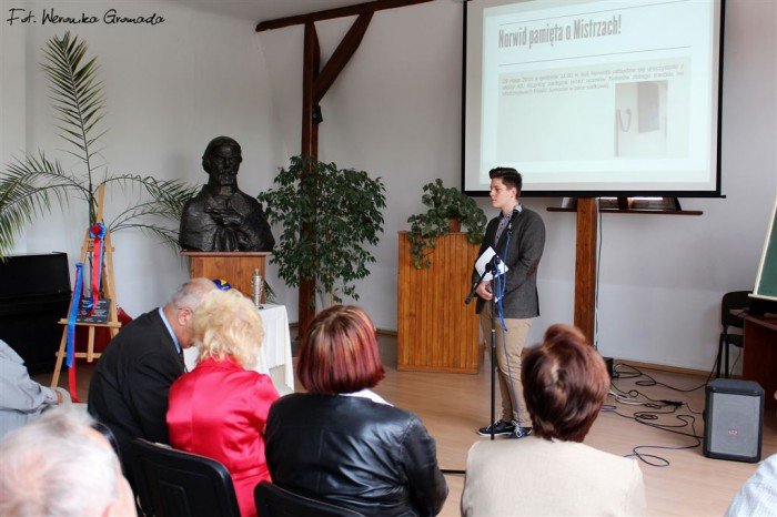 sto-lat-na-czesc-mistrzow-w-cieplickim-norwidzie-foto-58290