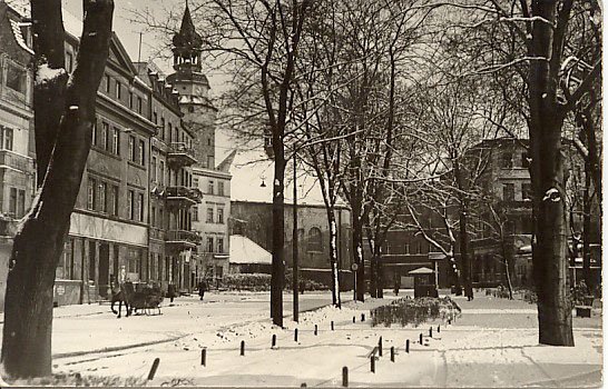 Zima w latach 50-tych na ul. 15 Grudnia (Bankowa). Zamiast tramwajów, konne sanie.