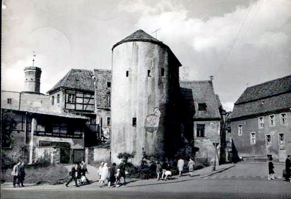 Baszta grodzka przed kapitalnym remontem (rozbiórką) jeleniogórskiej starówki.