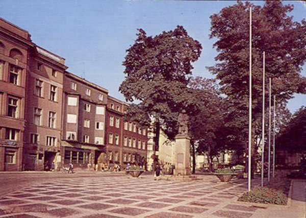Plac Bieruta z posągiem Iwana. Dziś to miejsce wygląda zupełnie inaczej.