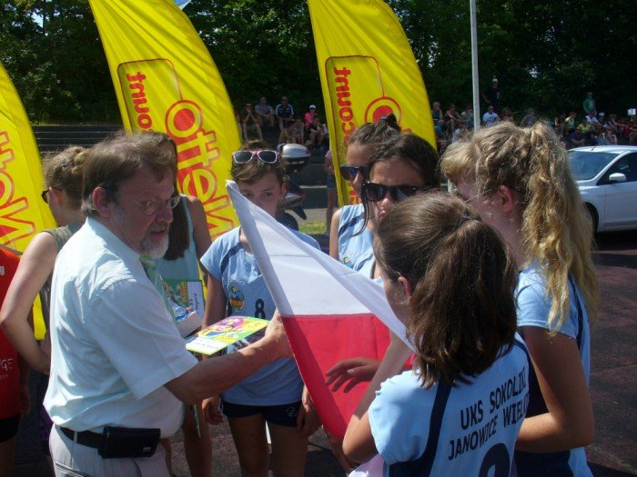 sukces-janowickich-siatkarek-w-niemczech-foto-58399