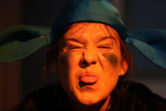 teatralna-opowiesc-o-wymyslonej-przyjazni-foto-58435