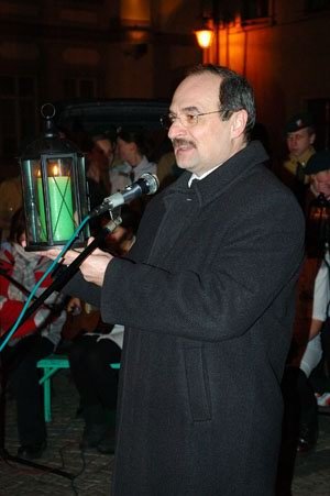 przekazanie-swiateka-betlejemskiego-mieszkancom-jeleniej-gory-5854