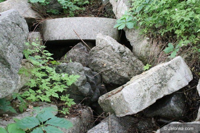 porzucone-nagrobki-doczekaja-sie-godnego-miejsca-foto-58593