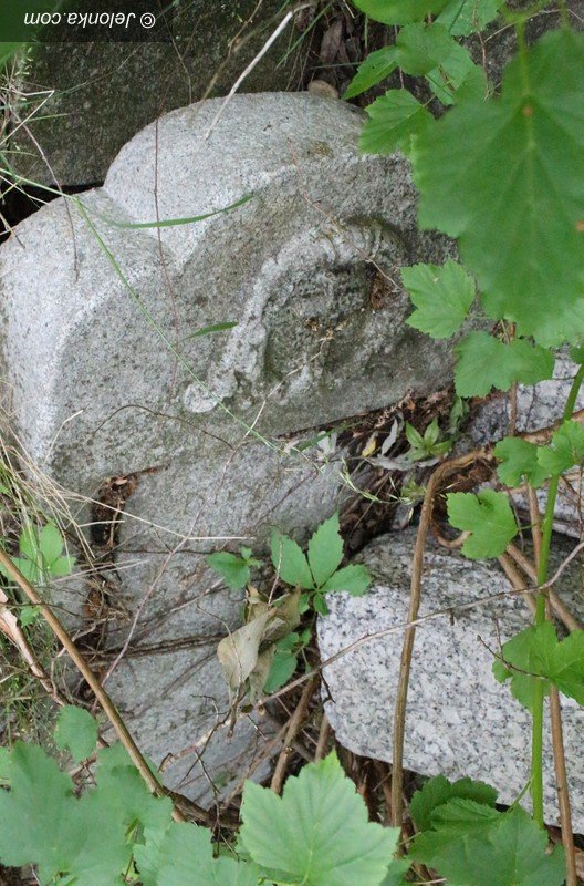 porzucone-nagrobki-doczekaja-sie-godnego-miejsca-foto-58593