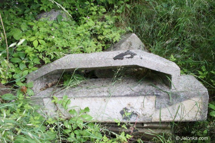 porzucone-nagrobki-doczekaja-sie-godnego-miejsca-foto-58593