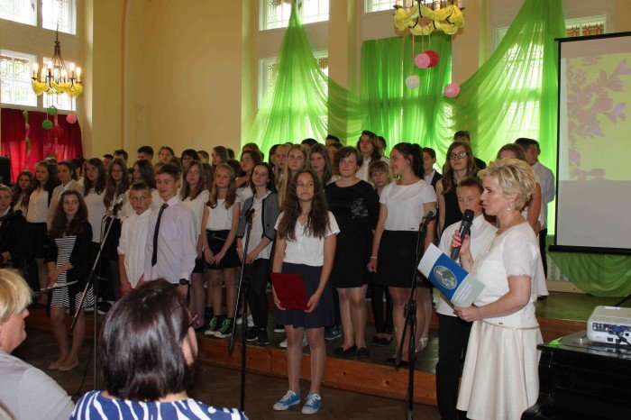 uczniowie-klas-szostych-z-dwojki-zegnali-szkoe-foto-58660