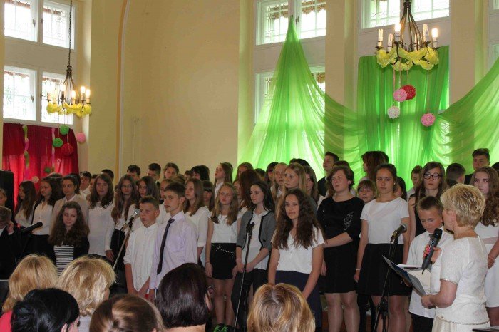 uczniowie-klas-szostych-z-dwojki-zegnali-szkoe-foto-58660
