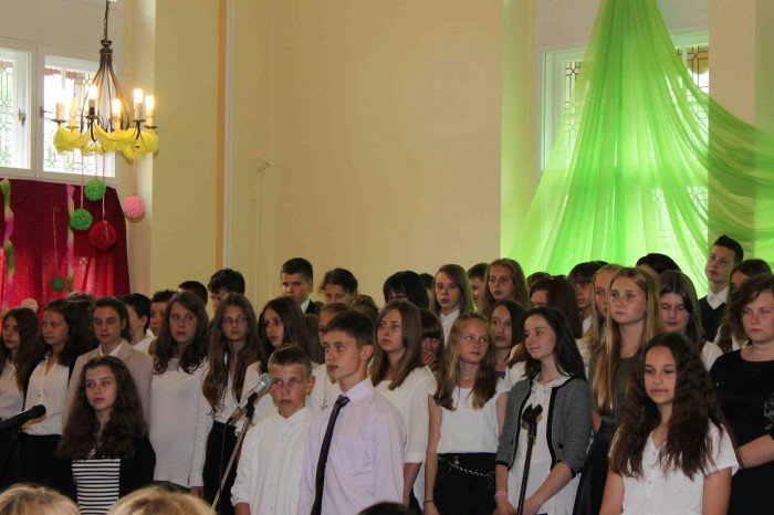 uczniowie-klas-szostych-z-dwojki-zegnali-szkoe-foto-58660