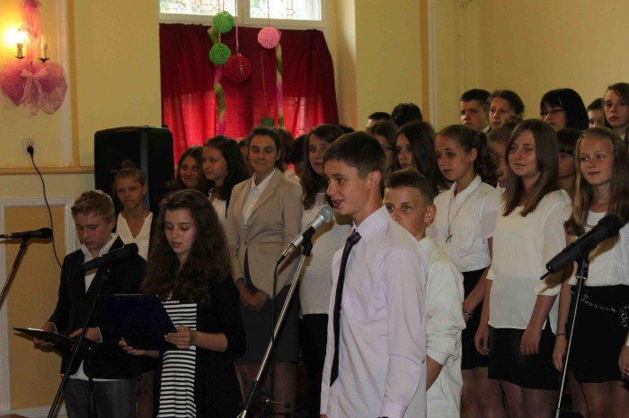 uczniowie-klas-szostych-z-dwojki-zegnali-szkoe-foto-58660