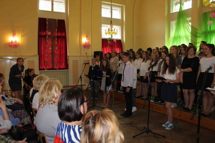 uczniowie-klas-szostych-z-dwojki-zegnali-szkoe-foto-58660