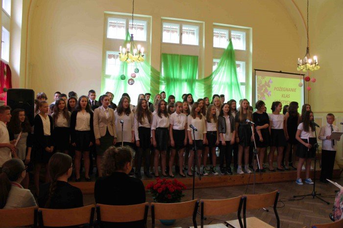 uczniowie-klas-szostych-z-dwojki-zegnali-szkoe-foto-58660