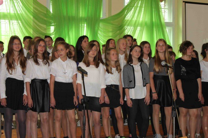uczniowie-klas-szostych-z-dwojki-zegnali-szkoe-foto-58660