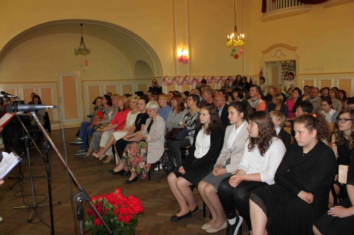 uczniowie-klas-szostych-z-dwojki-zegnali-szkoe-foto-58660