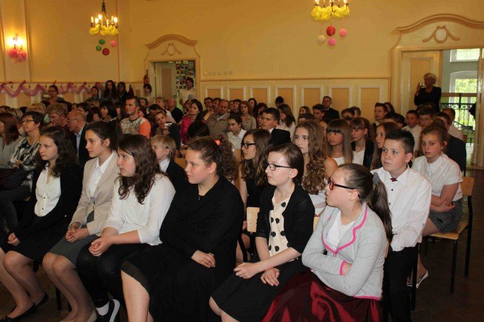 uczniowie-klas-szostych-z-dwojki-zegnali-szkoe-foto-58660