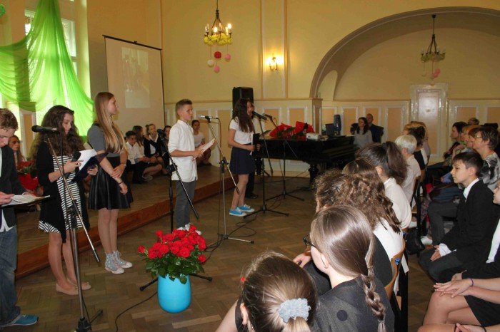 uczniowie-klas-szostych-z-dwojki-zegnali-szkoe-foto-58660