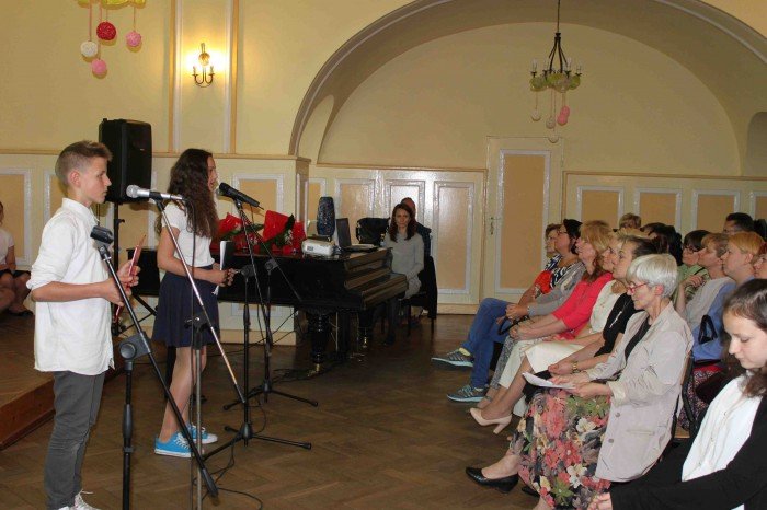 uczniowie-klas-szostych-z-dwojki-zegnali-szkoe-foto-58660