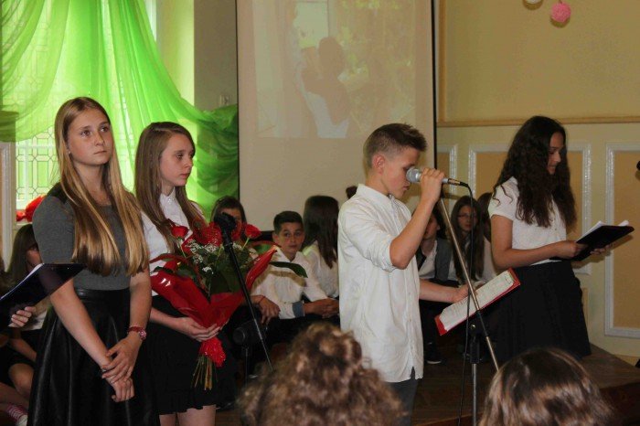 uczniowie-klas-szostych-z-dwojki-zegnali-szkoe-foto-58660