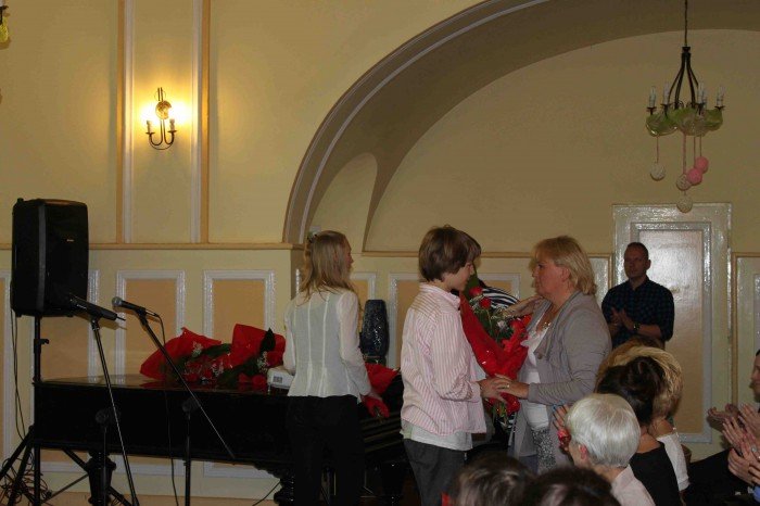 uczniowie-klas-szostych-z-dwojki-zegnali-szkoe-foto-58660