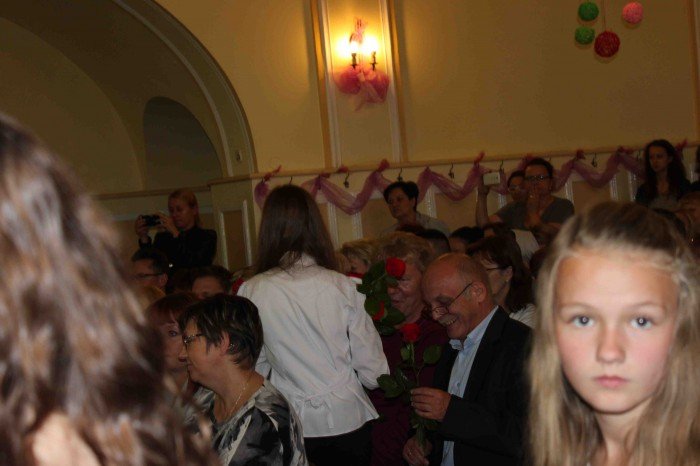 uczniowie-klas-szostych-z-dwojki-zegnali-szkoe-foto-58660