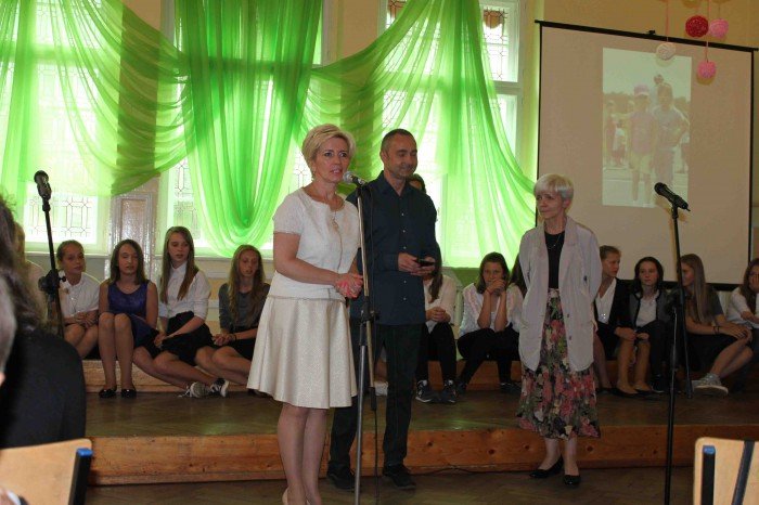 uczniowie-klas-szostych-z-dwojki-zegnali-szkoe-foto-58660