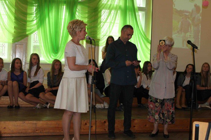 uczniowie-klas-szostych-z-dwojki-zegnali-szkoe-foto-58660