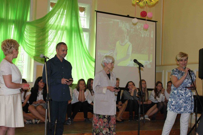 uczniowie-klas-szostych-z-dwojki-zegnali-szkoe-foto-58660