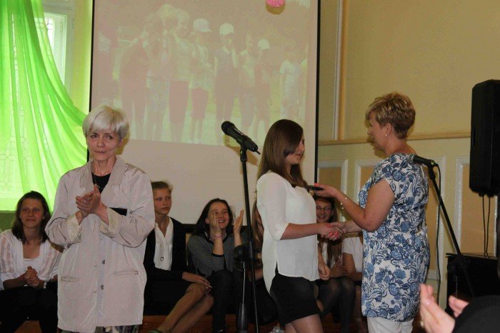 uczniowie-klas-szostych-z-dwojki-zegnali-szkoe-foto-58660