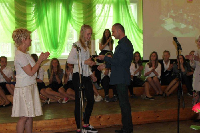 uczniowie-klas-szostych-z-dwojki-zegnali-szkoe-foto-58660