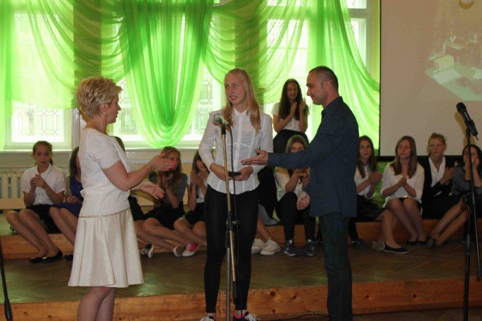 uczniowie-klas-szostych-z-dwojki-zegnali-szkoe-foto-58660