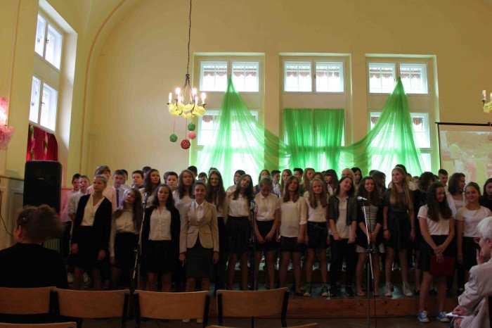 uczniowie-klas-szostych-z-dwojki-zegnali-szkoe-foto-58660