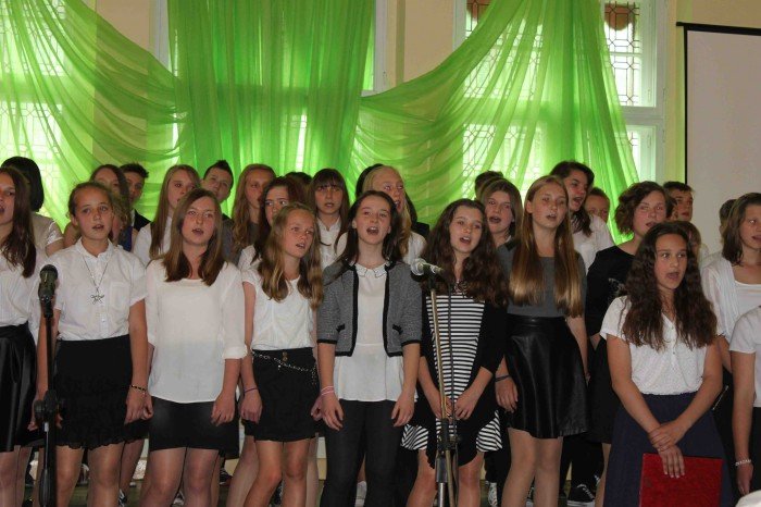 uczniowie-klas-szostych-z-dwojki-zegnali-szkoe-foto-58660