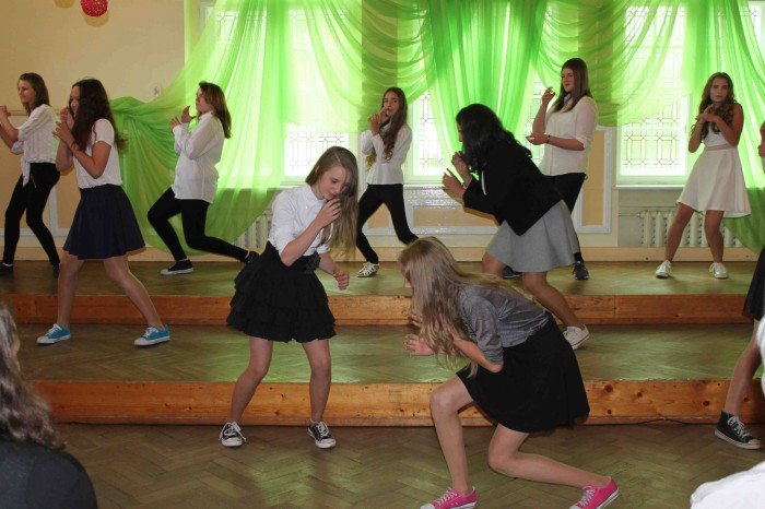 uczniowie-klas-szostych-z-dwojki-zegnali-szkoe-foto-58660