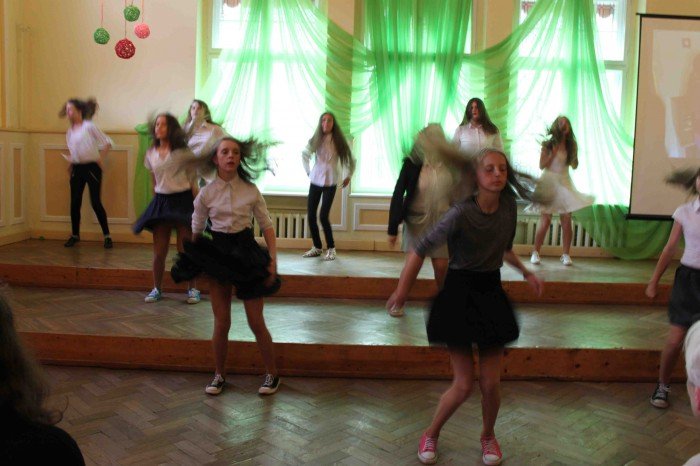 uczniowie-klas-szostych-z-dwojki-zegnali-szkoe-foto-58660