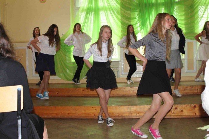 uczniowie-klas-szostych-z-dwojki-zegnali-szkoe-foto-58660