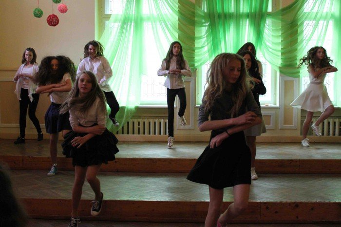 uczniowie-klas-szostych-z-dwojki-zegnali-szkoe-foto-58660
