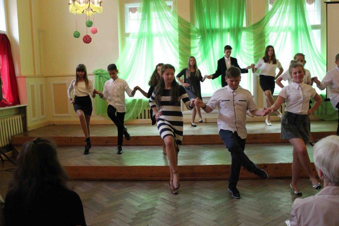 uczniowie-klas-szostych-z-dwojki-zegnali-szkoe-foto-58660