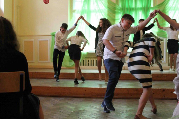 uczniowie-klas-szostych-z-dwojki-zegnali-szkoe-foto-58660