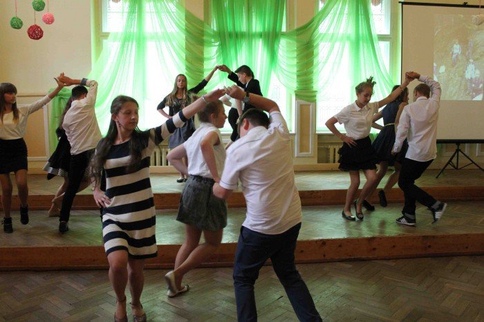 uczniowie-klas-szostych-z-dwojki-zegnali-szkoe-foto-58660