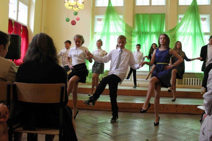 uczniowie-klas-szostych-z-dwojki-zegnali-szkoe-foto-58660